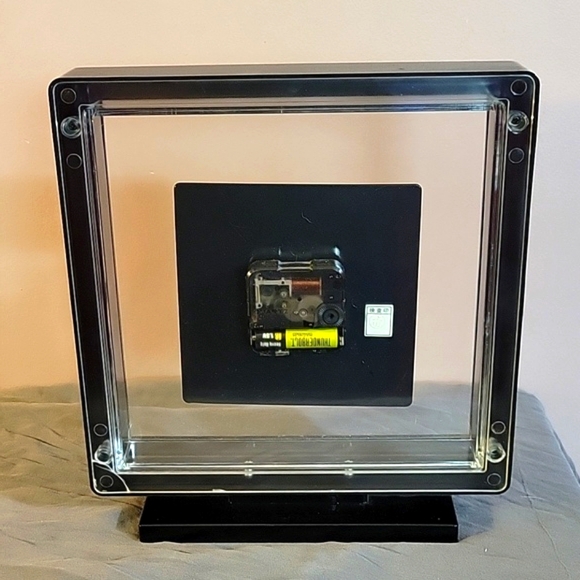 VINTAGE Lacquered Black & Red Square Japanese Children Pattern Tabletop Clock - Picture 2 of 4